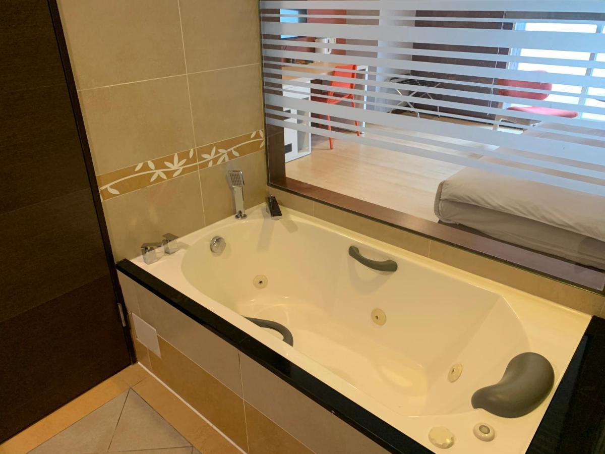 Deluxe Double Room with Bath,1012891423:JPEG