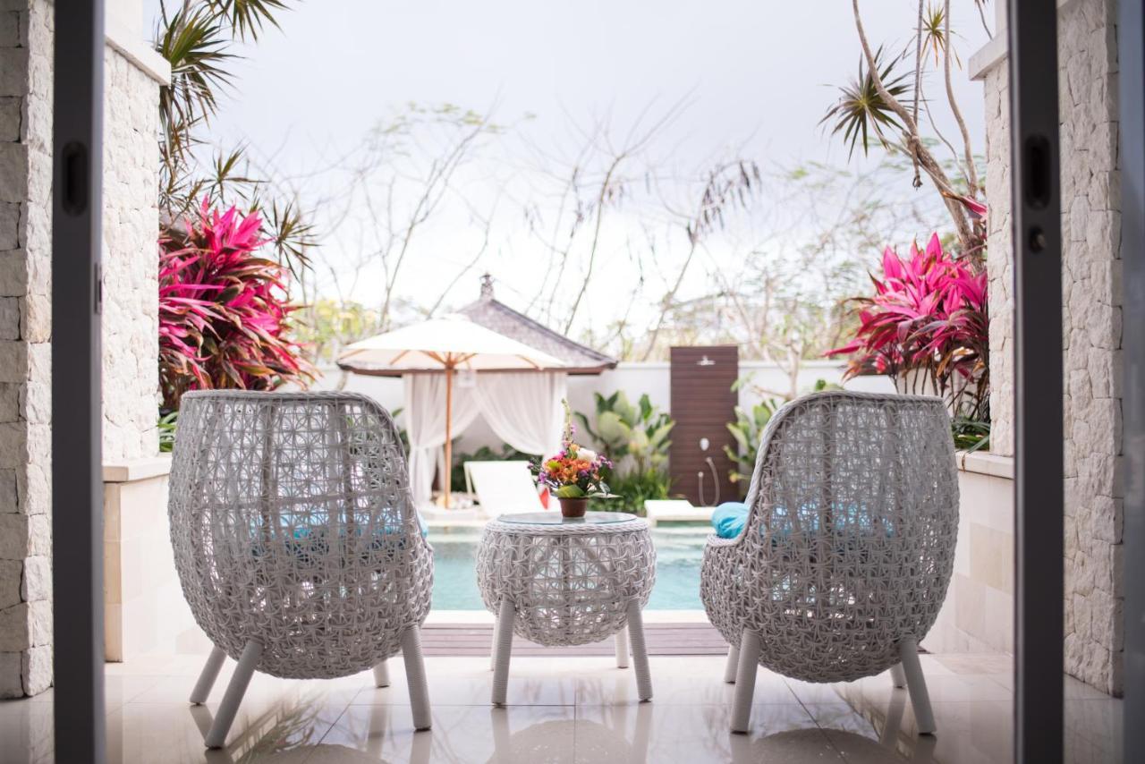 Deluxe Room Pool Access