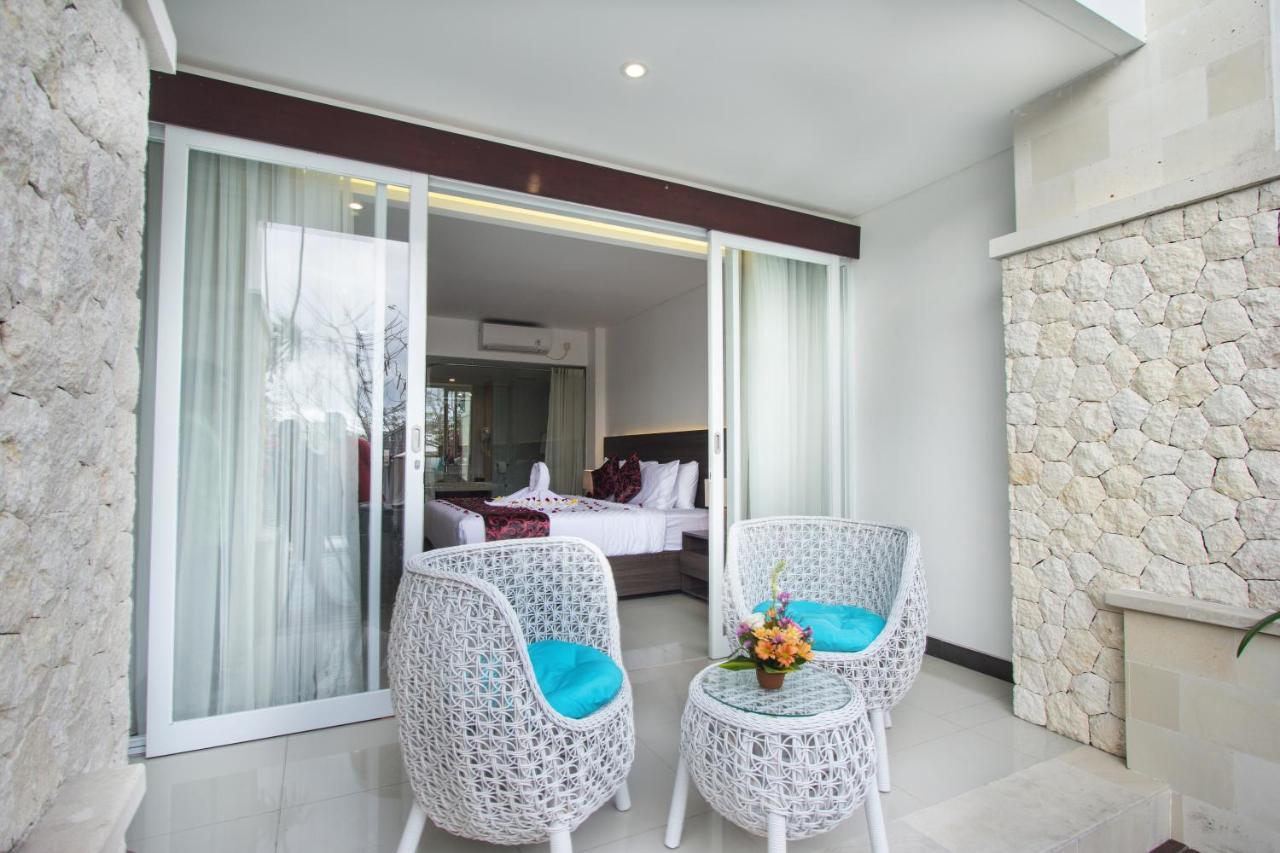 Deluxe Room Pool Access
