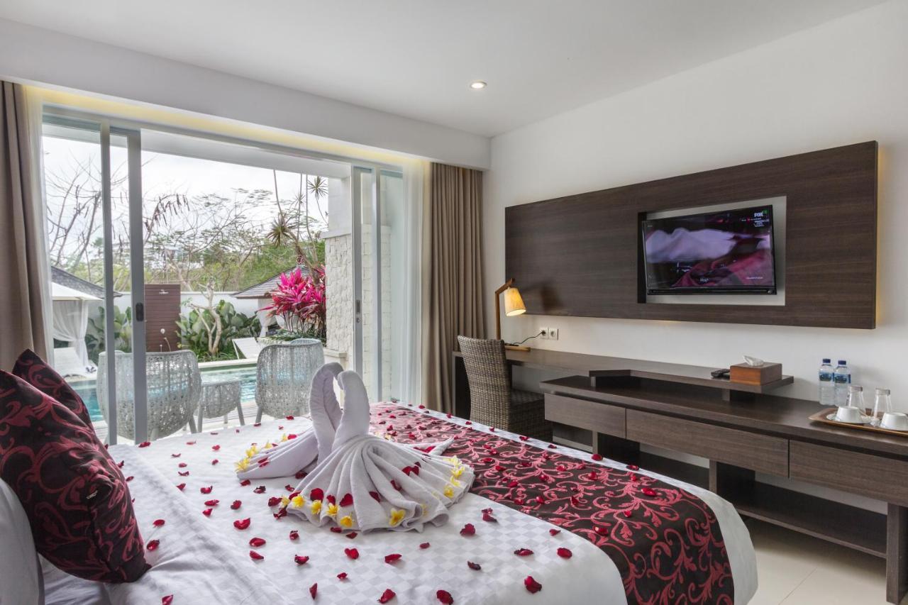 Deluxe Room Pool Access