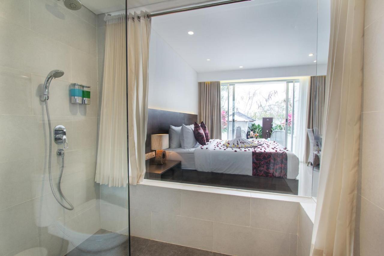Deluxe Room Pool Access