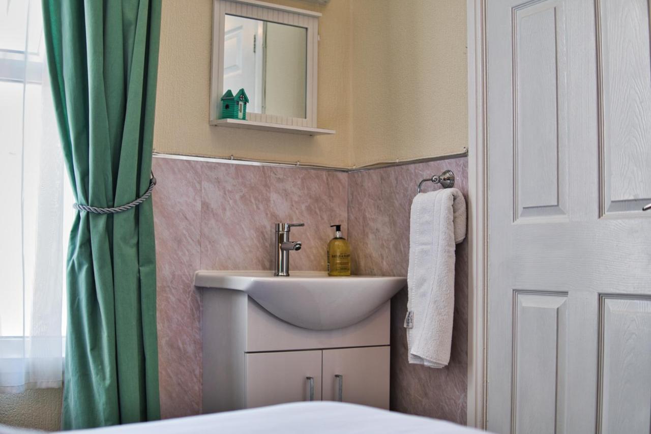 First Floor Family En-Suite
