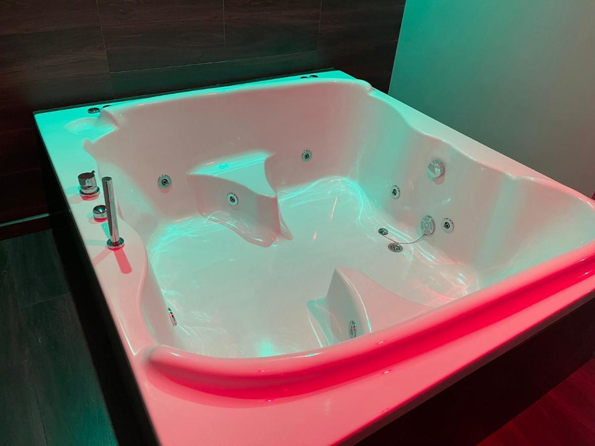Romantic Apartment Jacuzzi