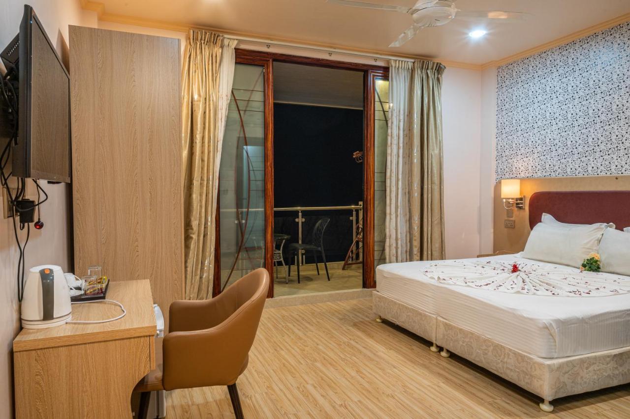 Deluxe Tweepersoonskamer met 1 of 2 Bedden en Uitzicht op de Stad