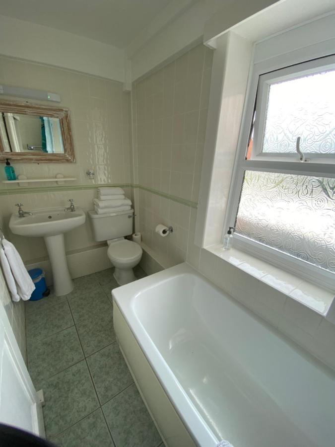 Large Double Room with Bathroom,1722972341:JPEG