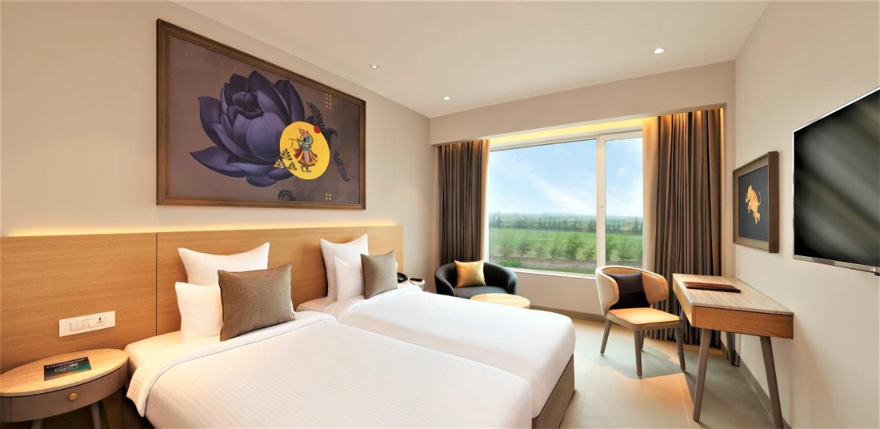 Luxe Queen Room