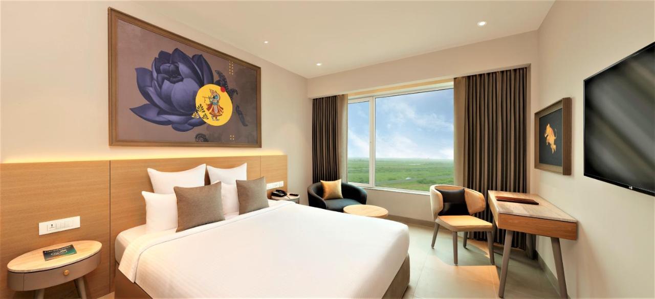 Luxe Queen Room