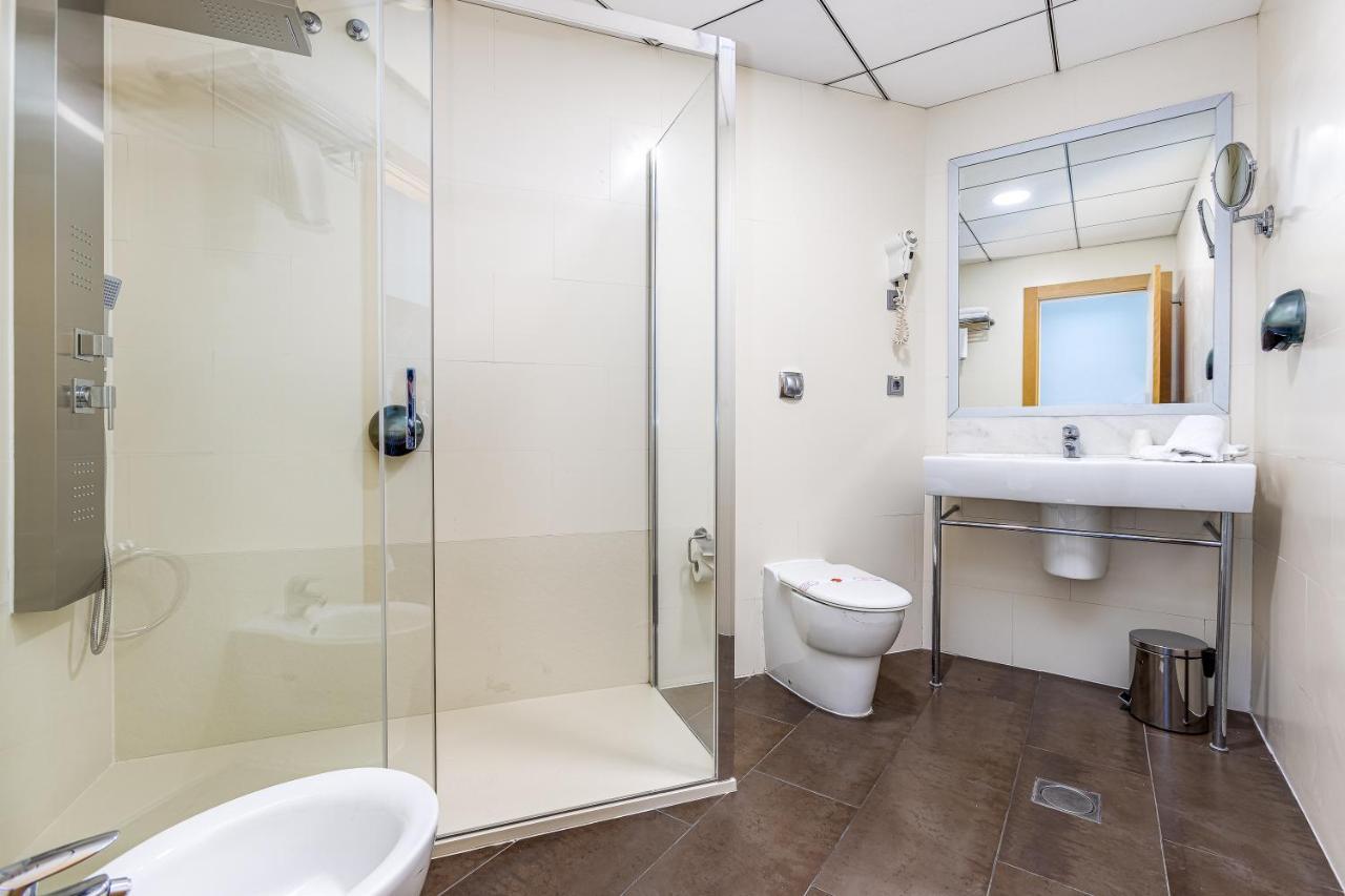 Twin Room with Extra Bed (2 Adults + 2 Children)