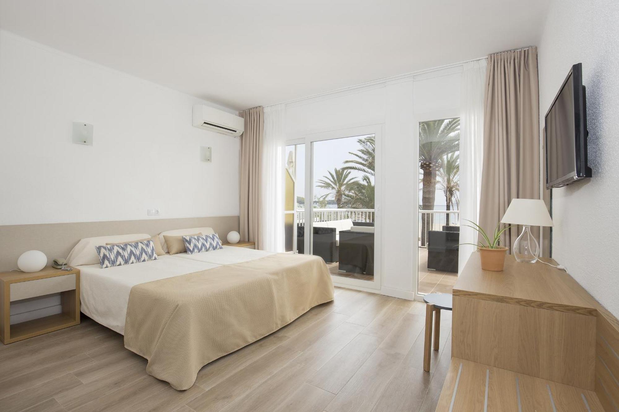 Double or Twin Room Sea View