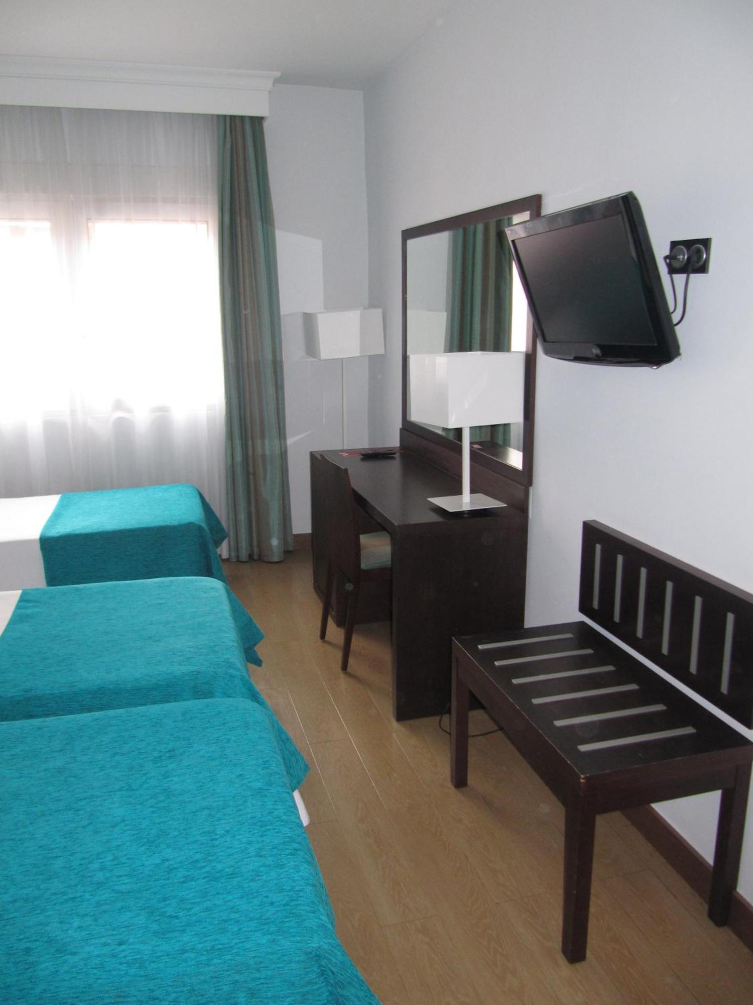 Double Room with 2 Extra Beds (2 Adults + 2 Children),109207194:JPEG