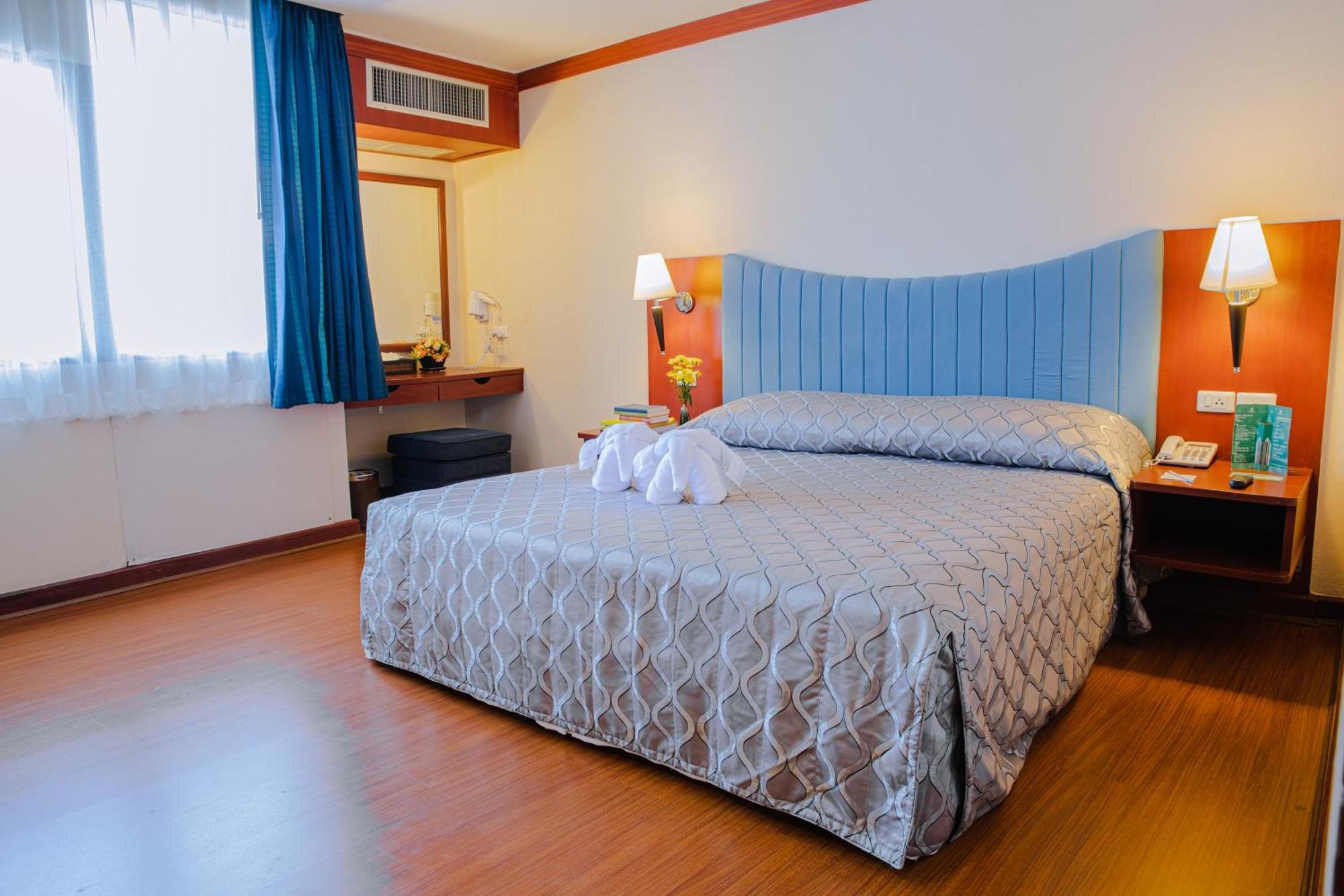 Executive Suite,1208941441:JPEG