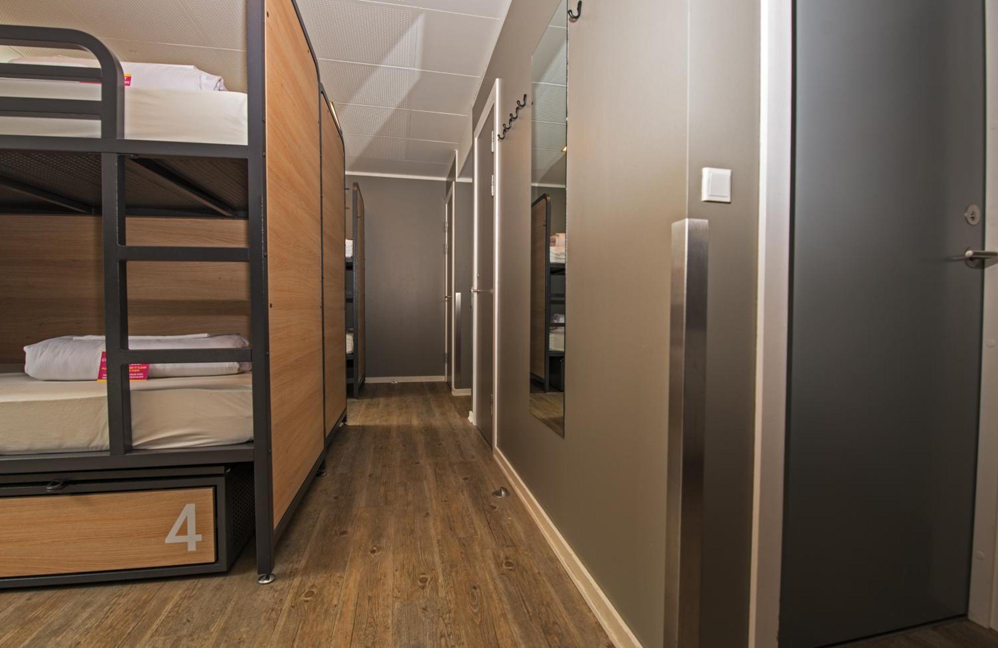 Posto Letto in Dormitorio Misto con 8 Letti