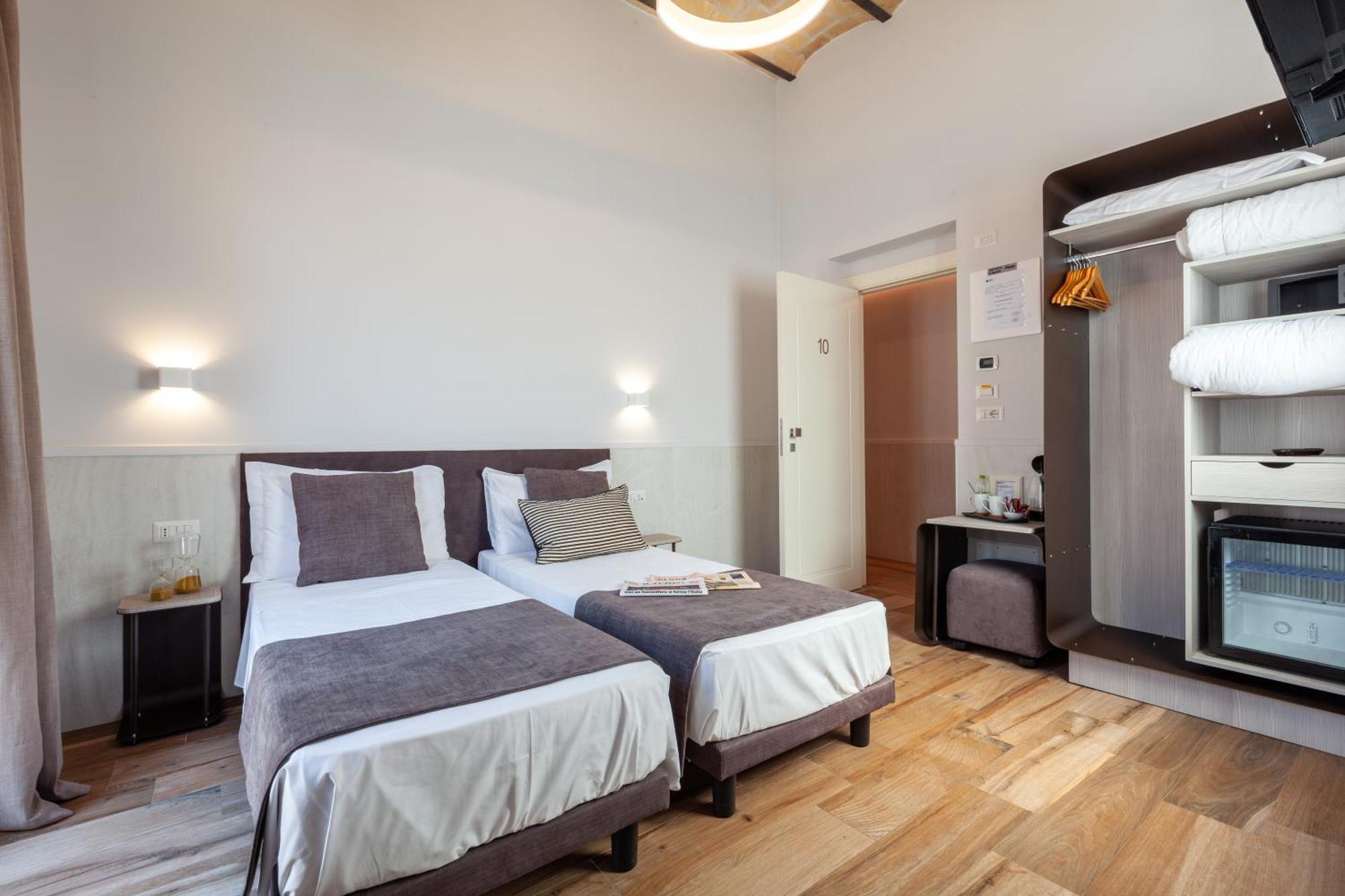 Standard Double or Twin Room,1216149070:JPEG