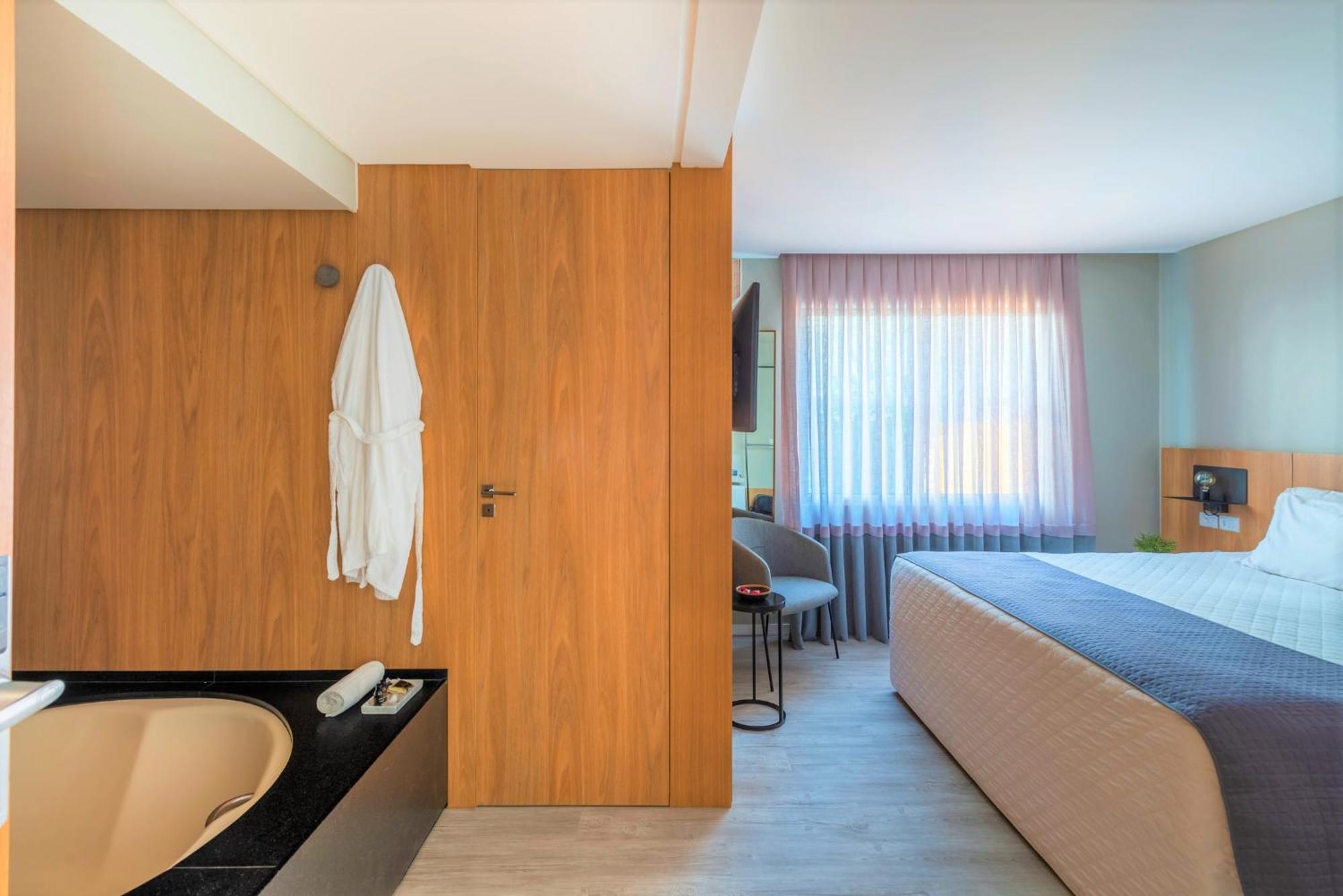 King Suite Spa Bath