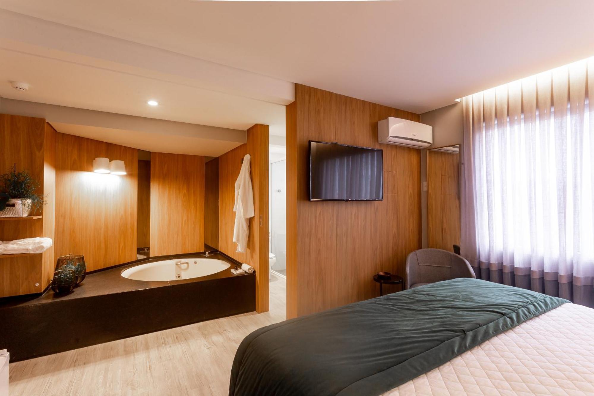 King Suite Spa Bath