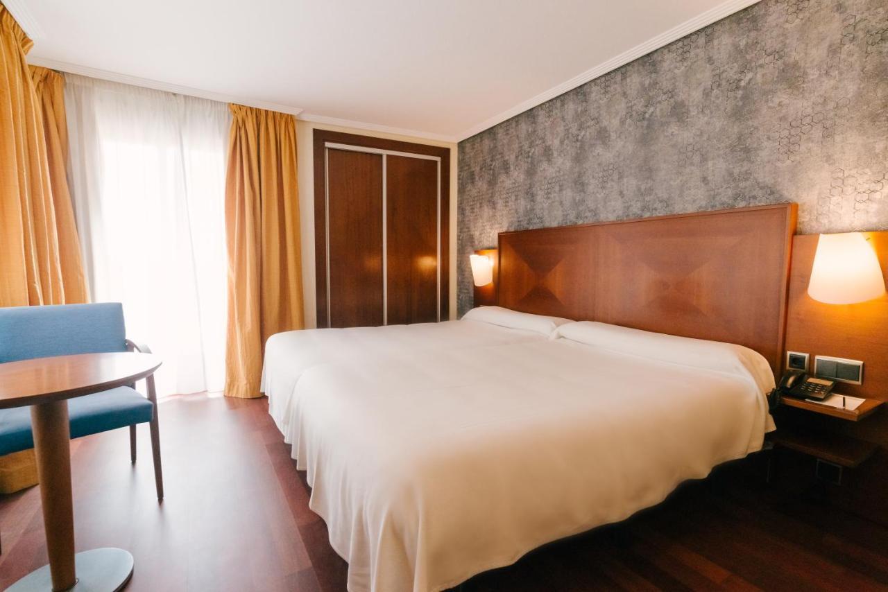 Tweepersoonskamer met 1 of 2 Bedden en een Extra Bed