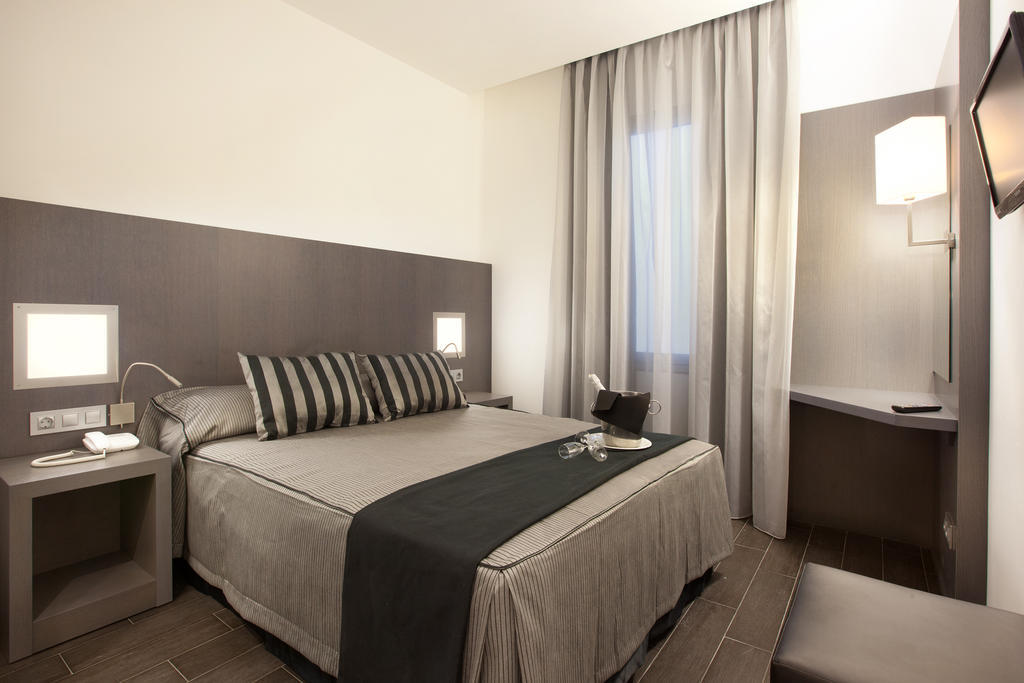Quarto Superior com Cama de Casal ou 2 de Solteiro