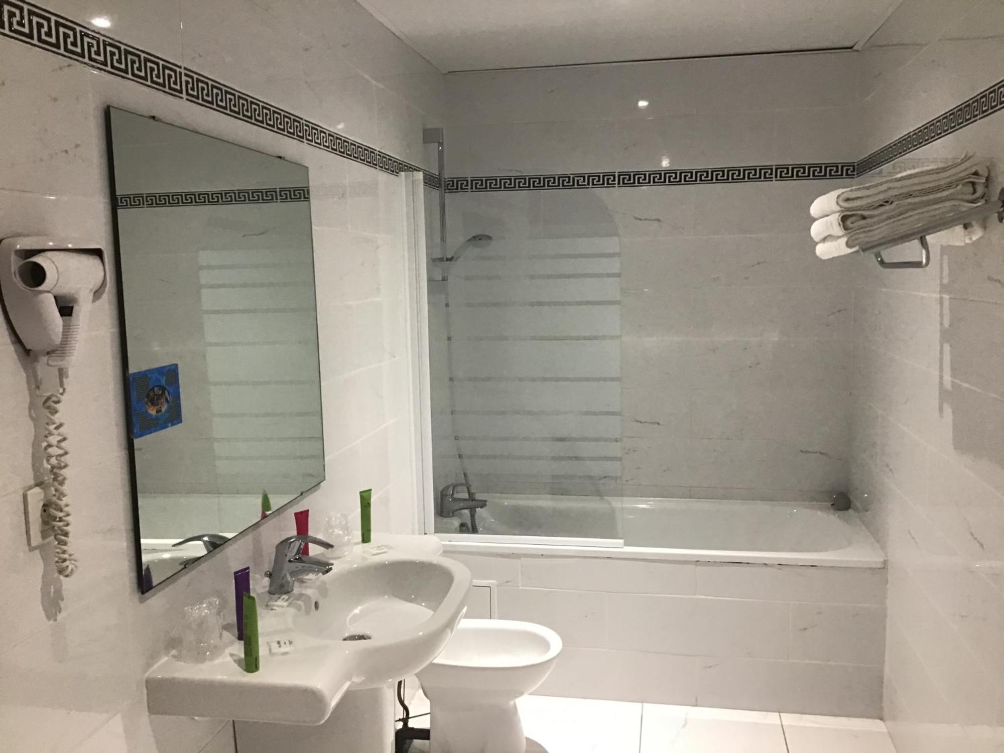 Family Room,1273830826:JPEG
