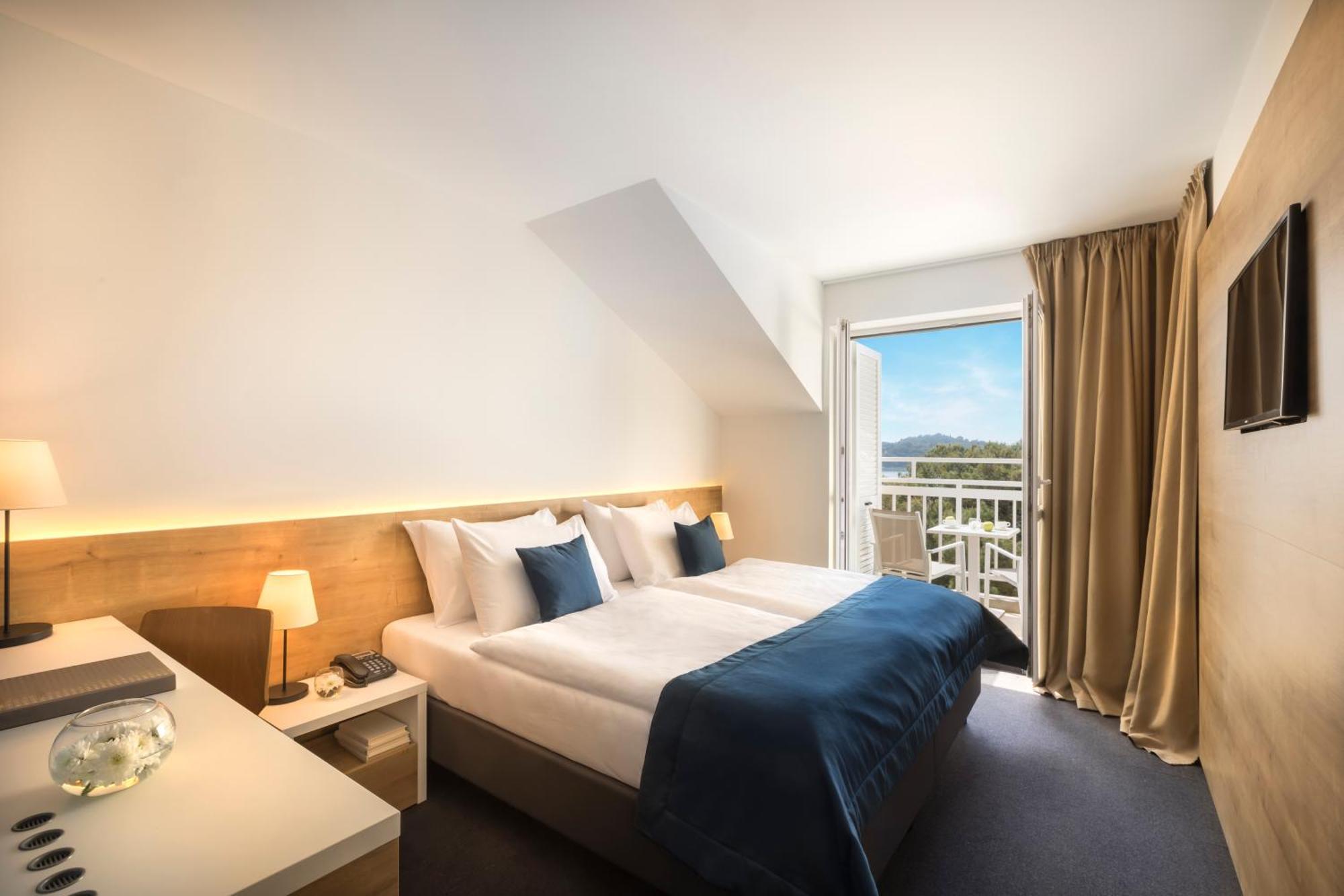 Chambre Double avec Balcon - Vue Partielle sur Mer