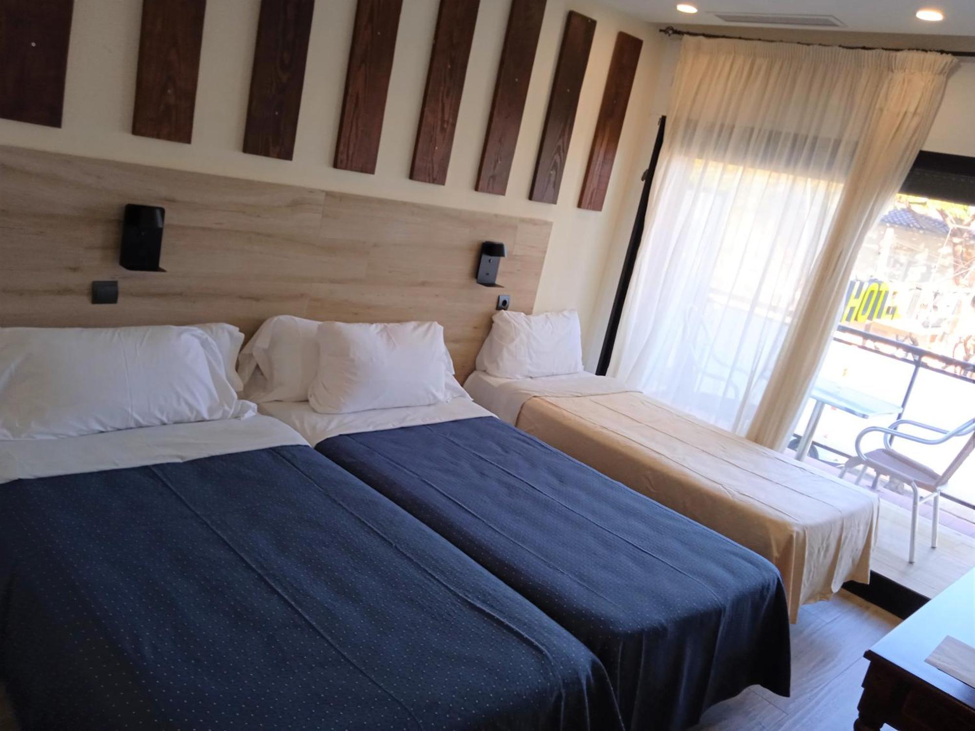 Standard Triple Room Terrace