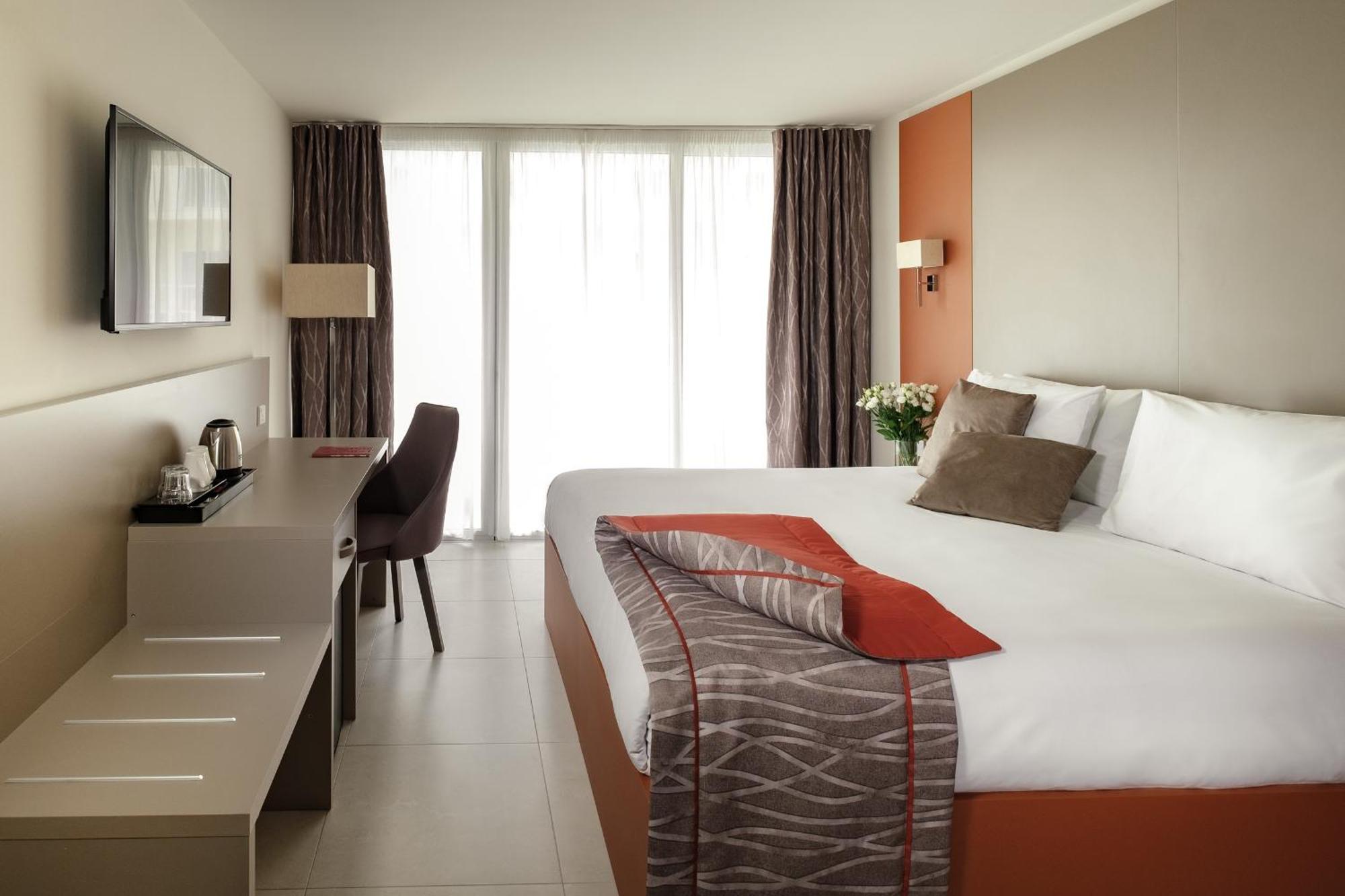 Superior Double or Twin High Floor