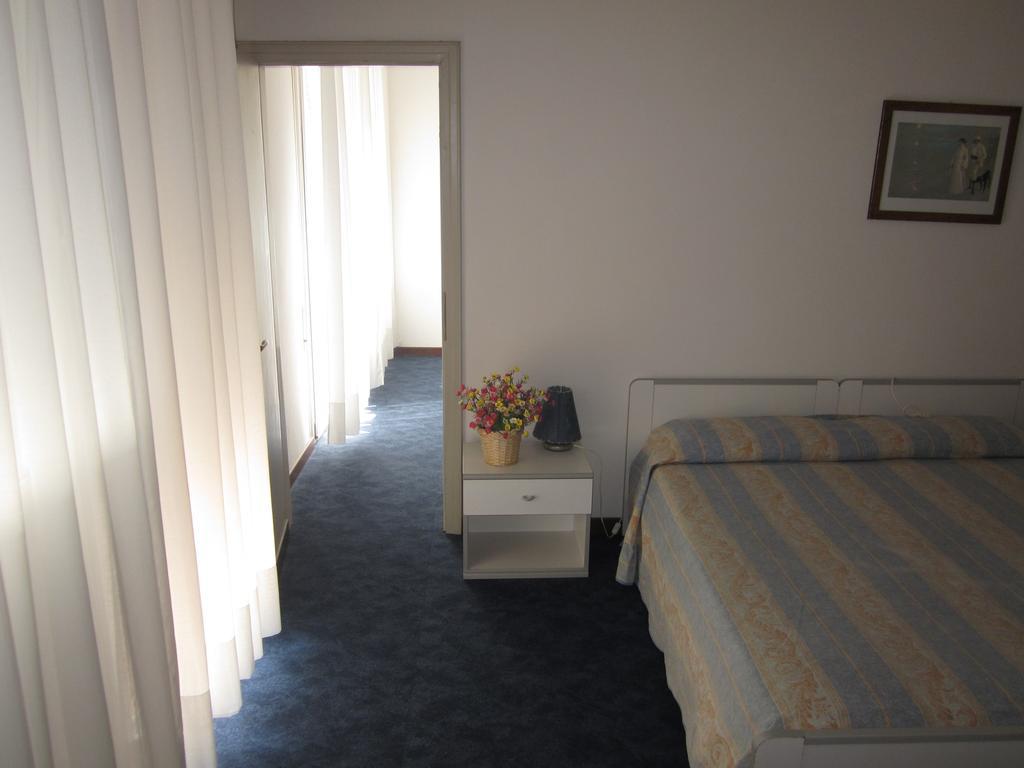 Quarto Família (2 Adultos + 2 Crianças)