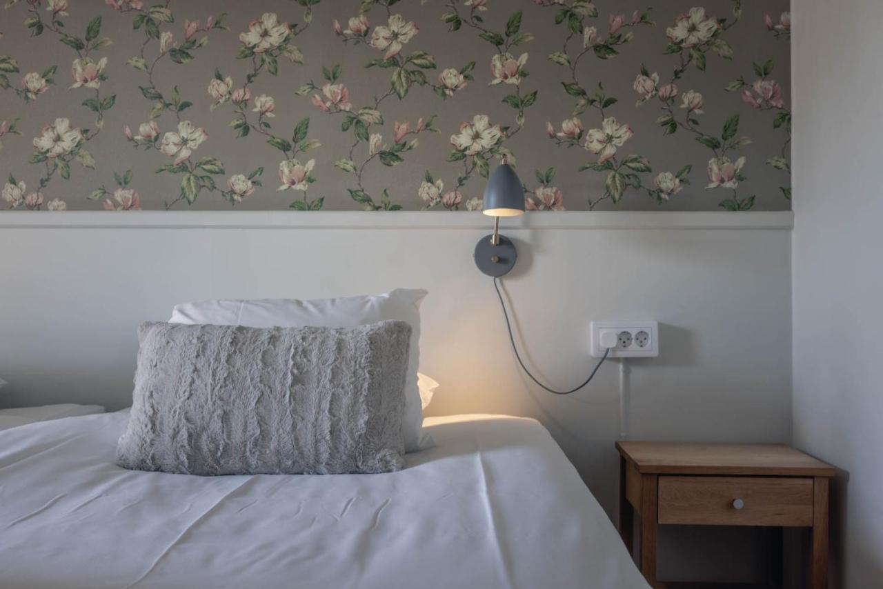 Standard Double Room with Two Single Beds - Non-Smoking