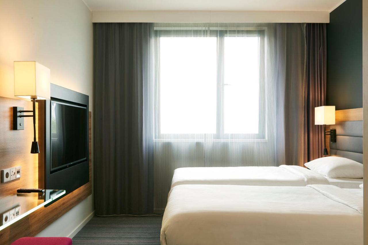 Moxy Twin Room