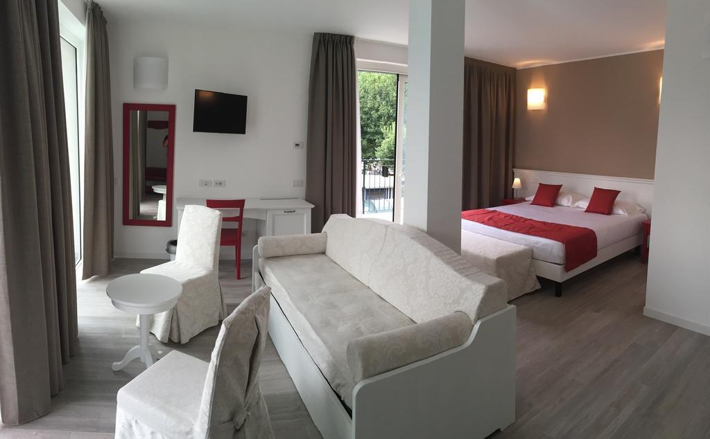Junior Suite with Lake View,141433872:JPEG