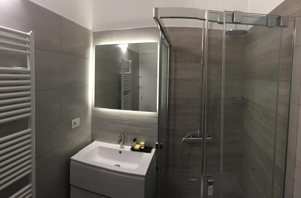 Double or Twin Room with Lake View,159790371:JPEG