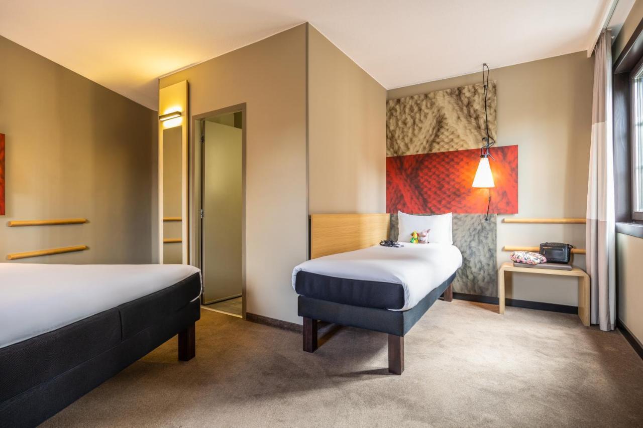 Premium Room with Double Bed and Single Bed