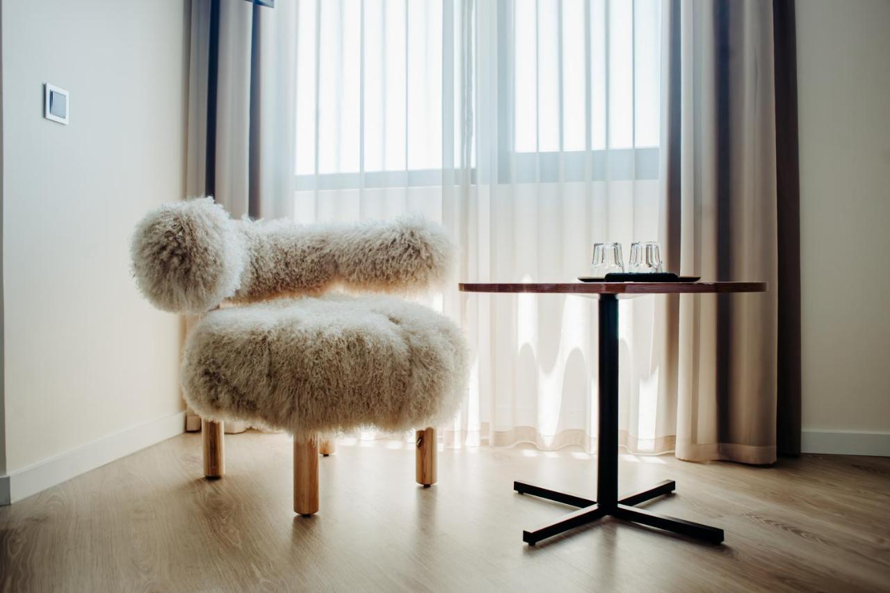 Family Room,1508812267:JPEG