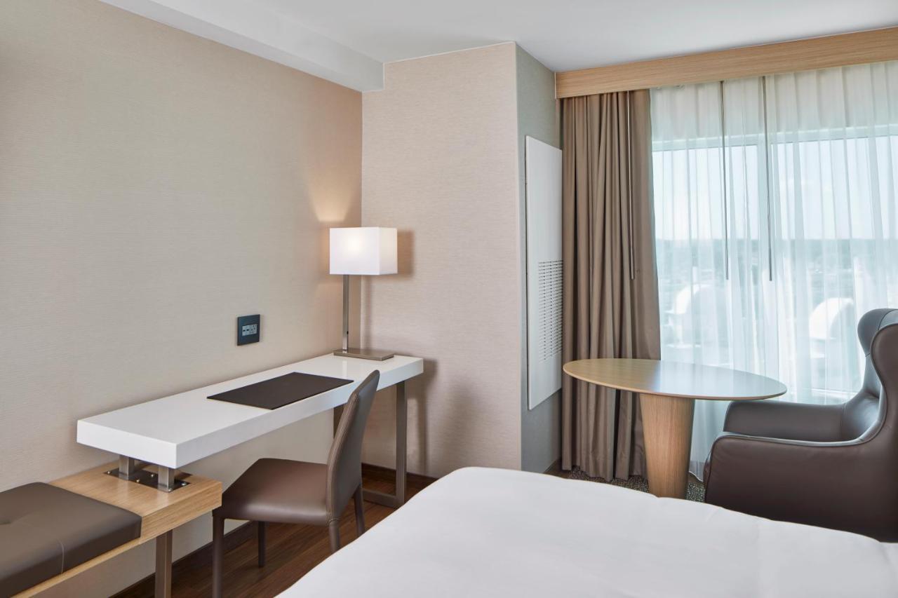 Queen Room with Two Queen Beds - Hearing Accessible
