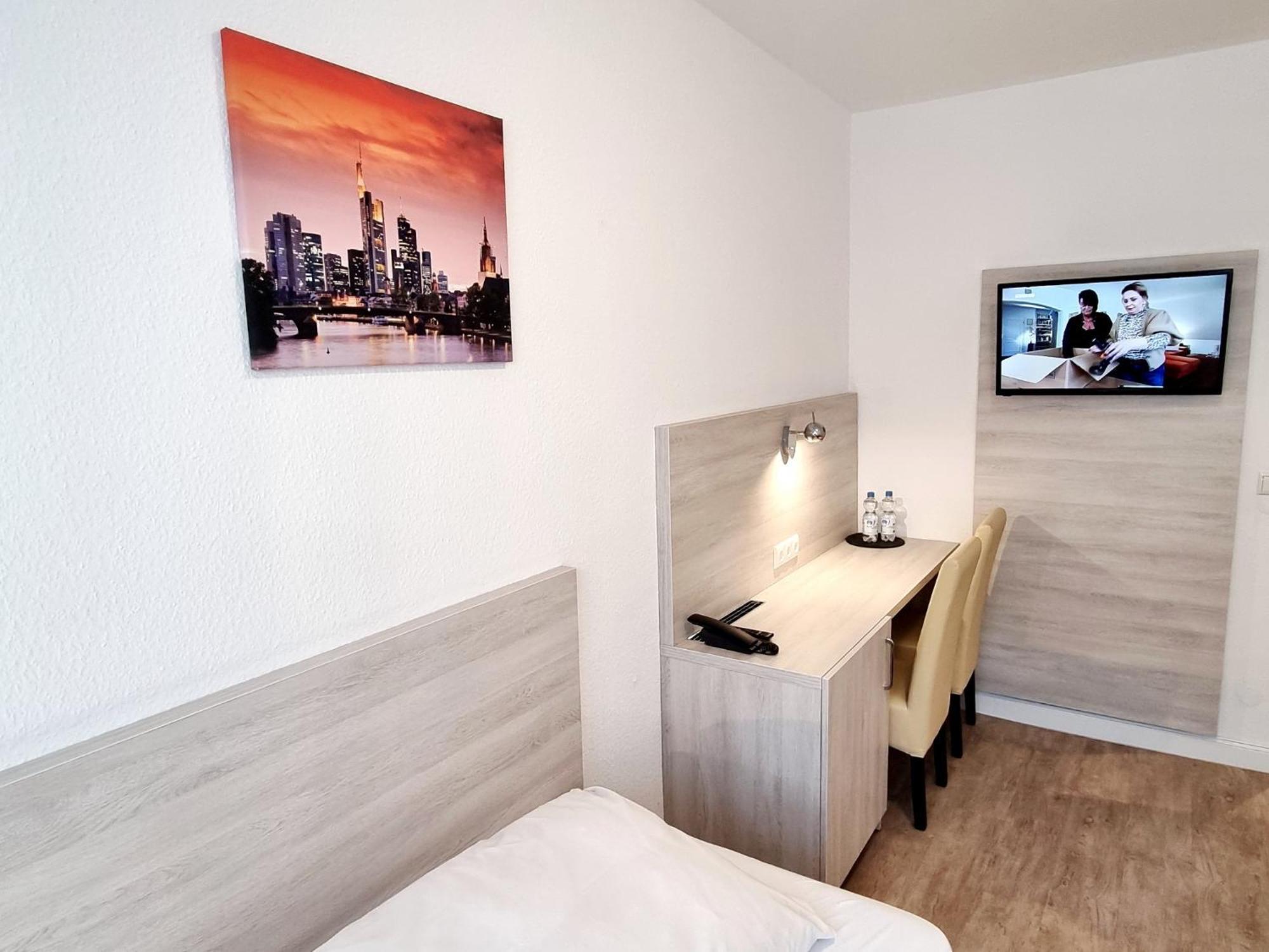 Twin Room,1452149083:JPEG
