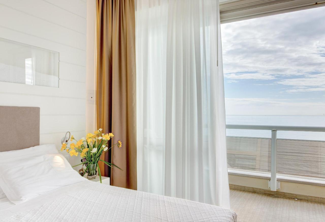 Deluxe Tweepersoonskamer met 1 of 2 Bedden - Frontaal Uitzicht op Zee