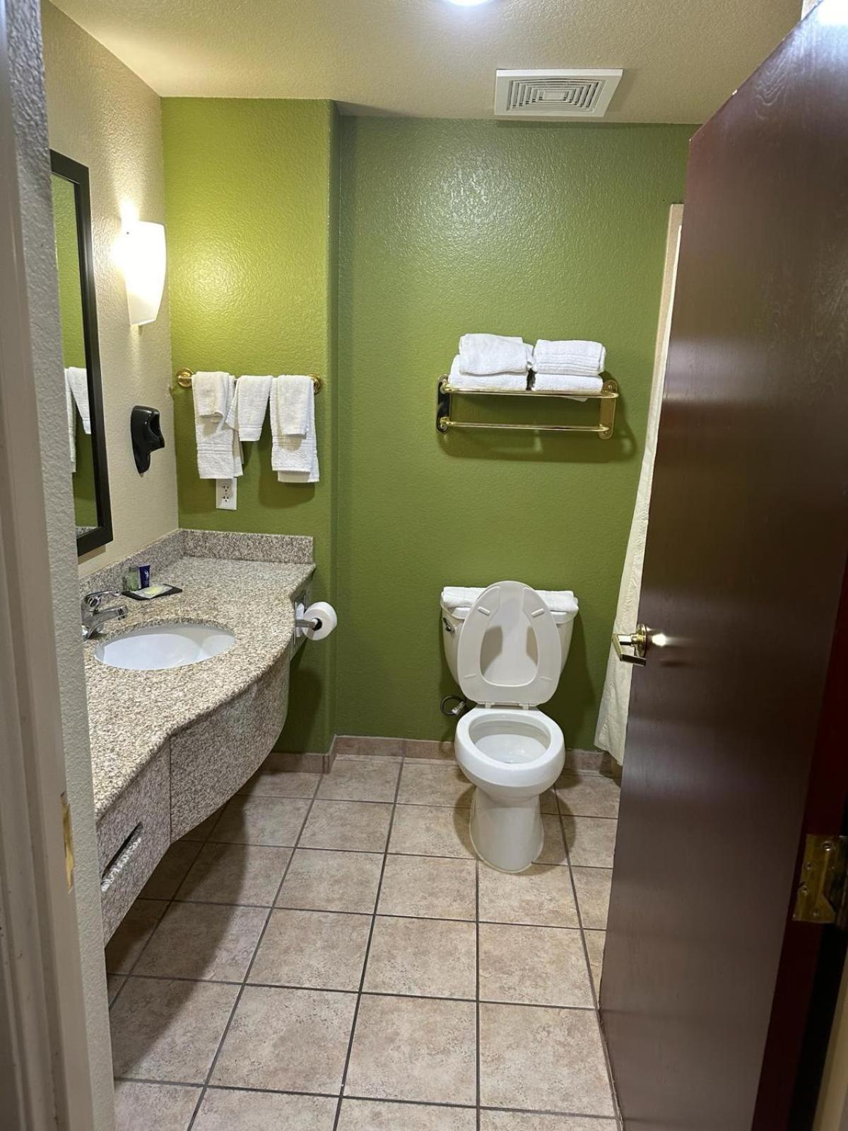 King Room Accessible or Non-Smoking