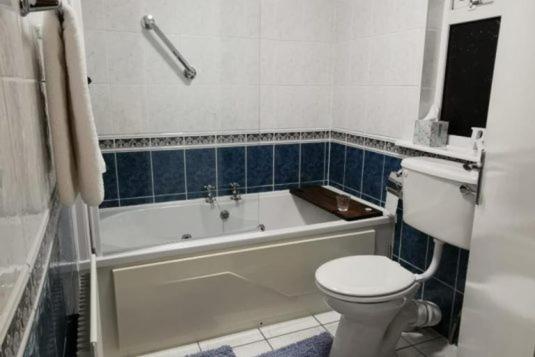 Single Room with Bath,1500505402:JPEG