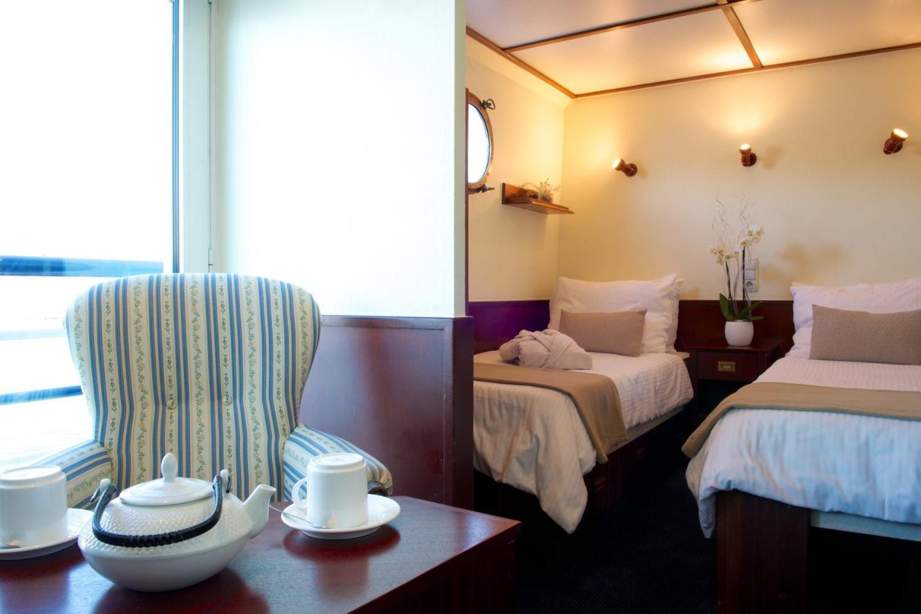 Chambre Double ou Lits Jumeaux avec Salle de Bains Privative