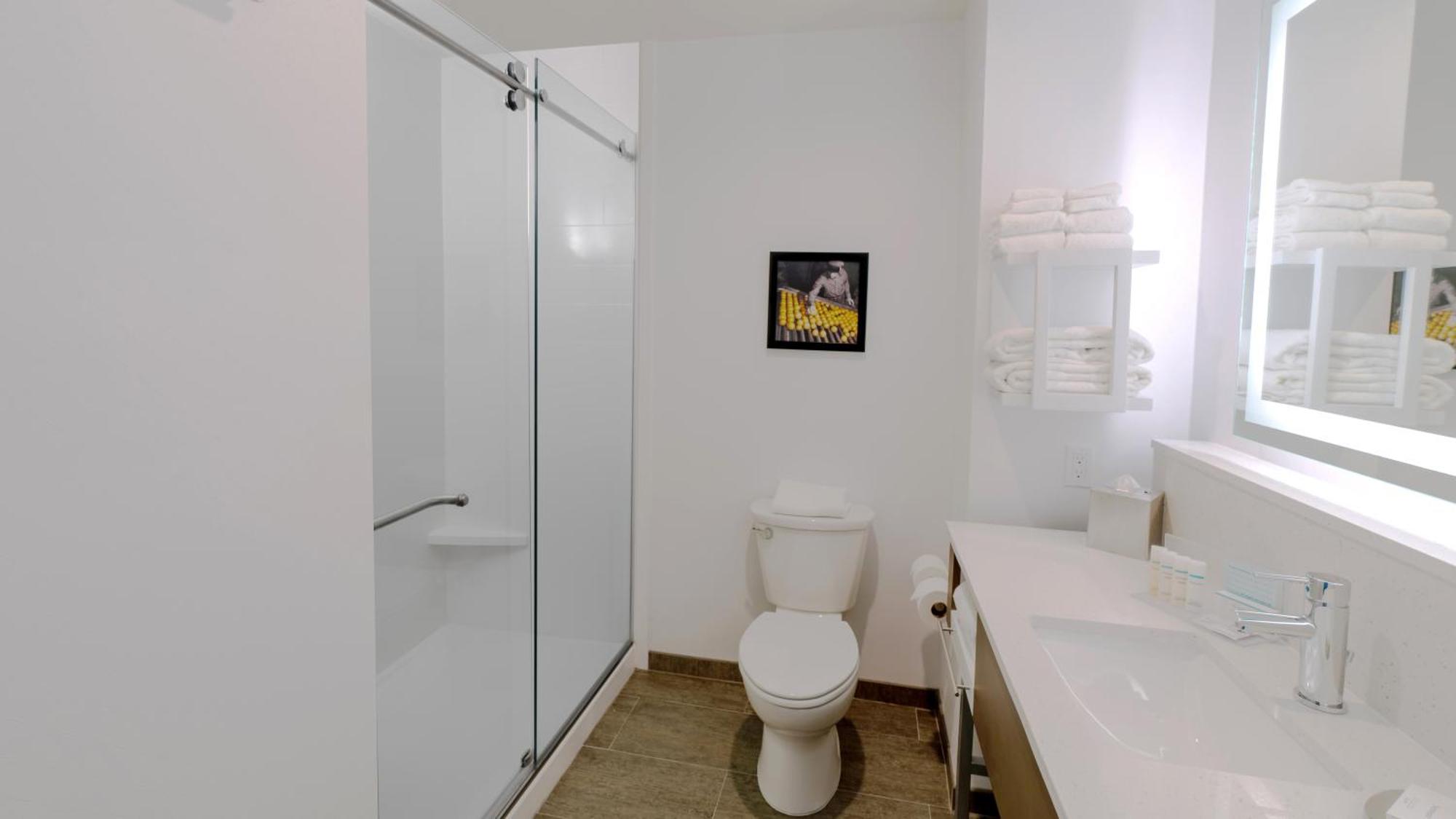 King Room,1557109027:JPEG