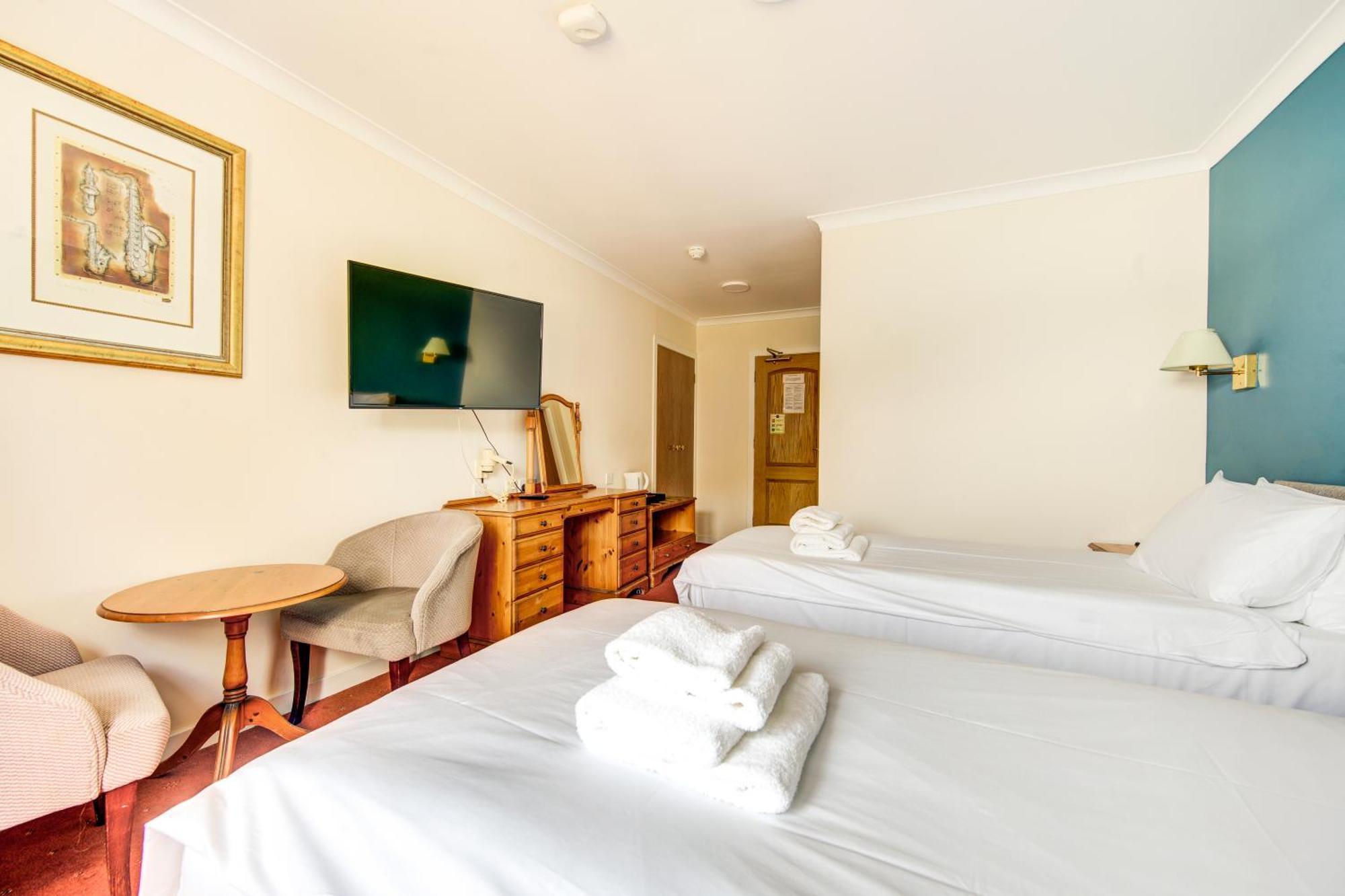 Twin Room with Loch View