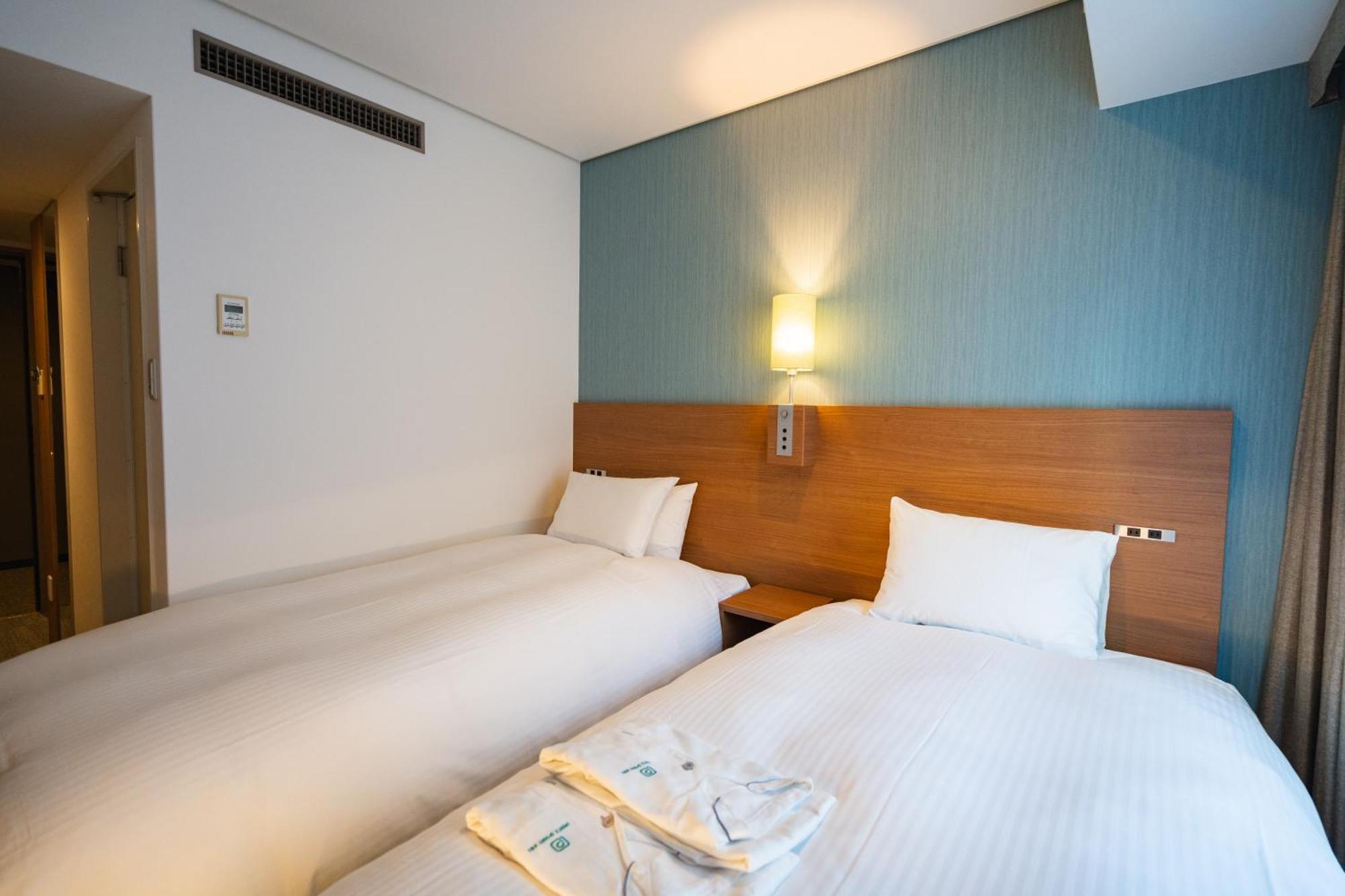 Standard Compact Twin Room Complimentary