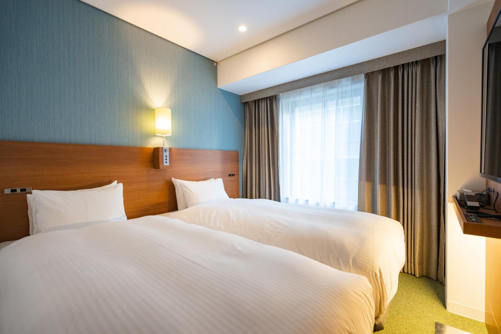 Standard Compact Twin Room with Complimentary Breakfast