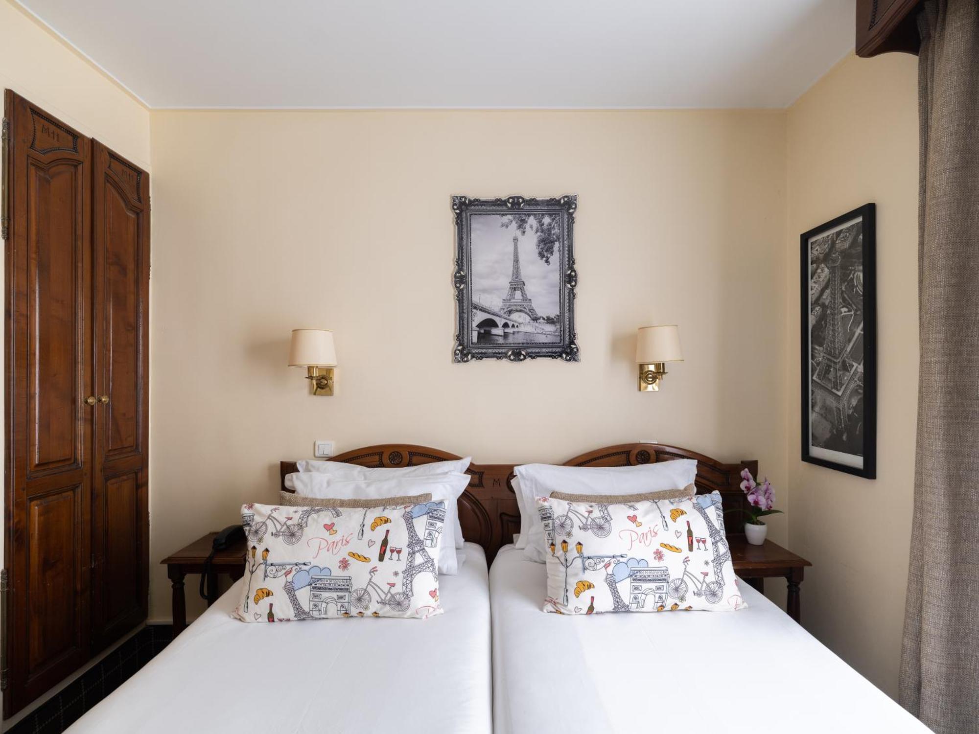 Quarto Pequeno com 2 Camas de Solteiro