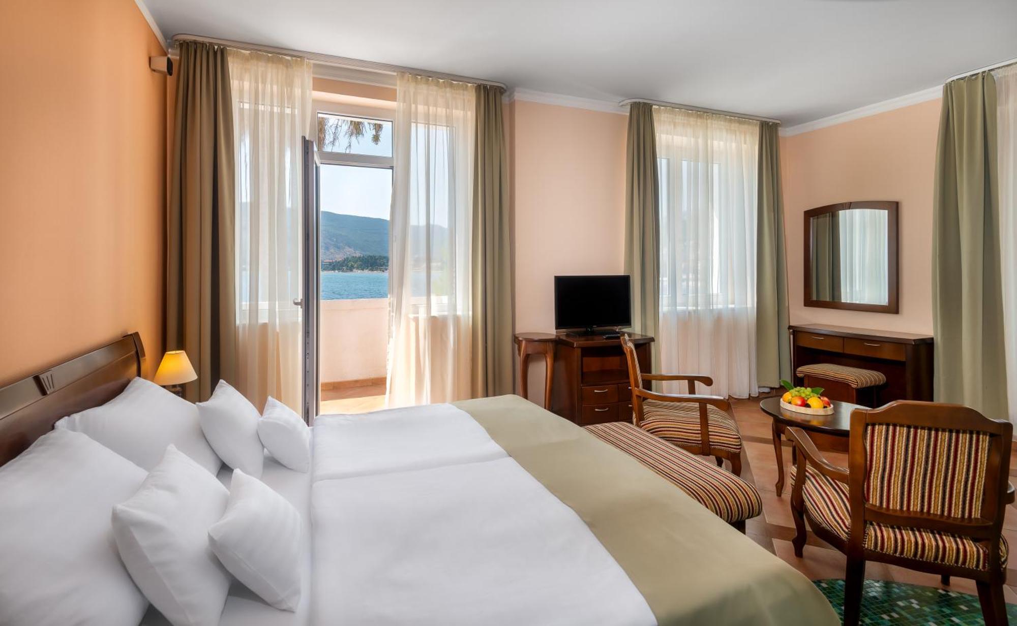 Comfort Double Room with Balcony and Sea View