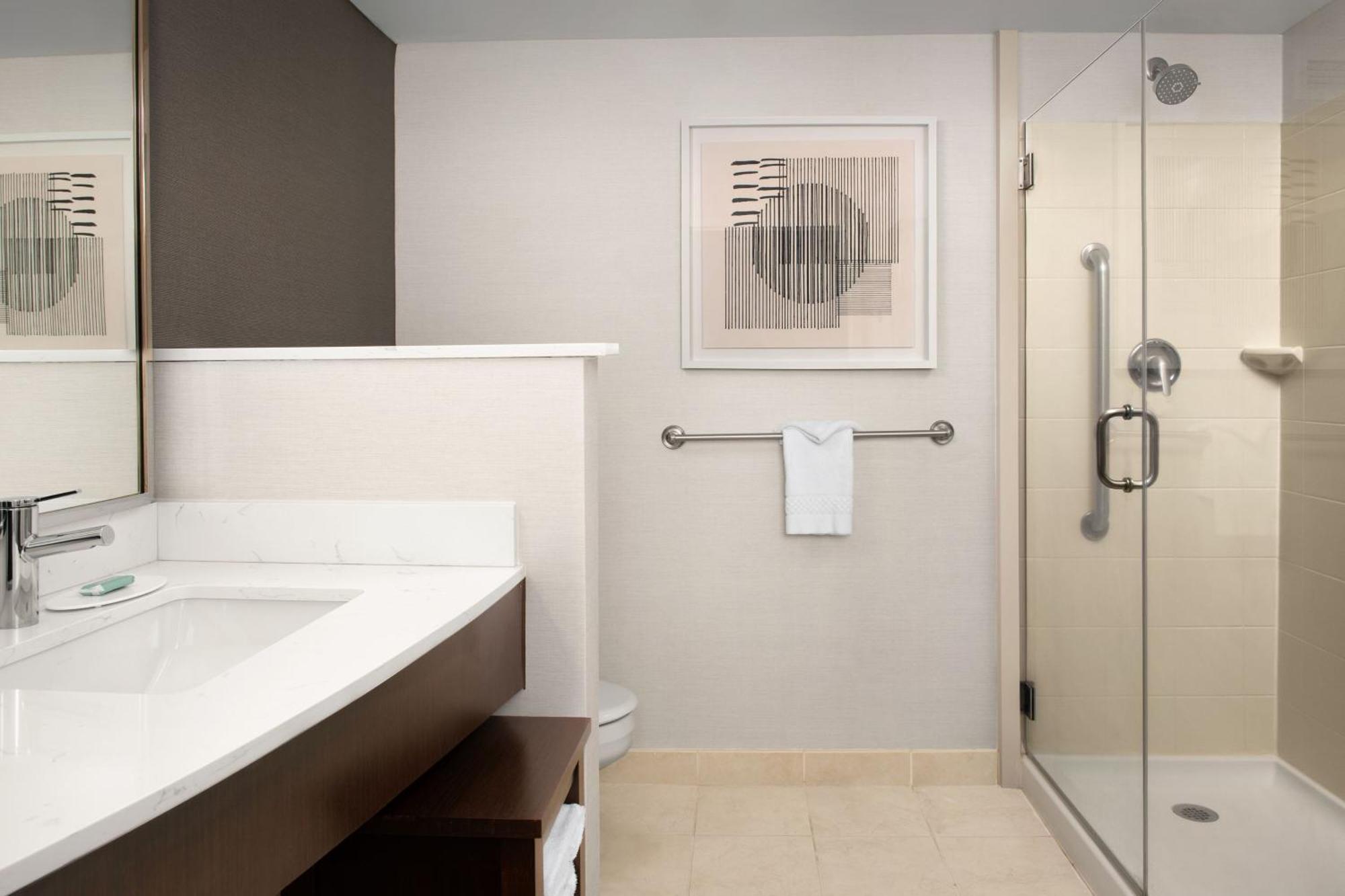 King Room with Bathtub and Sofa Bed - Mobility Access