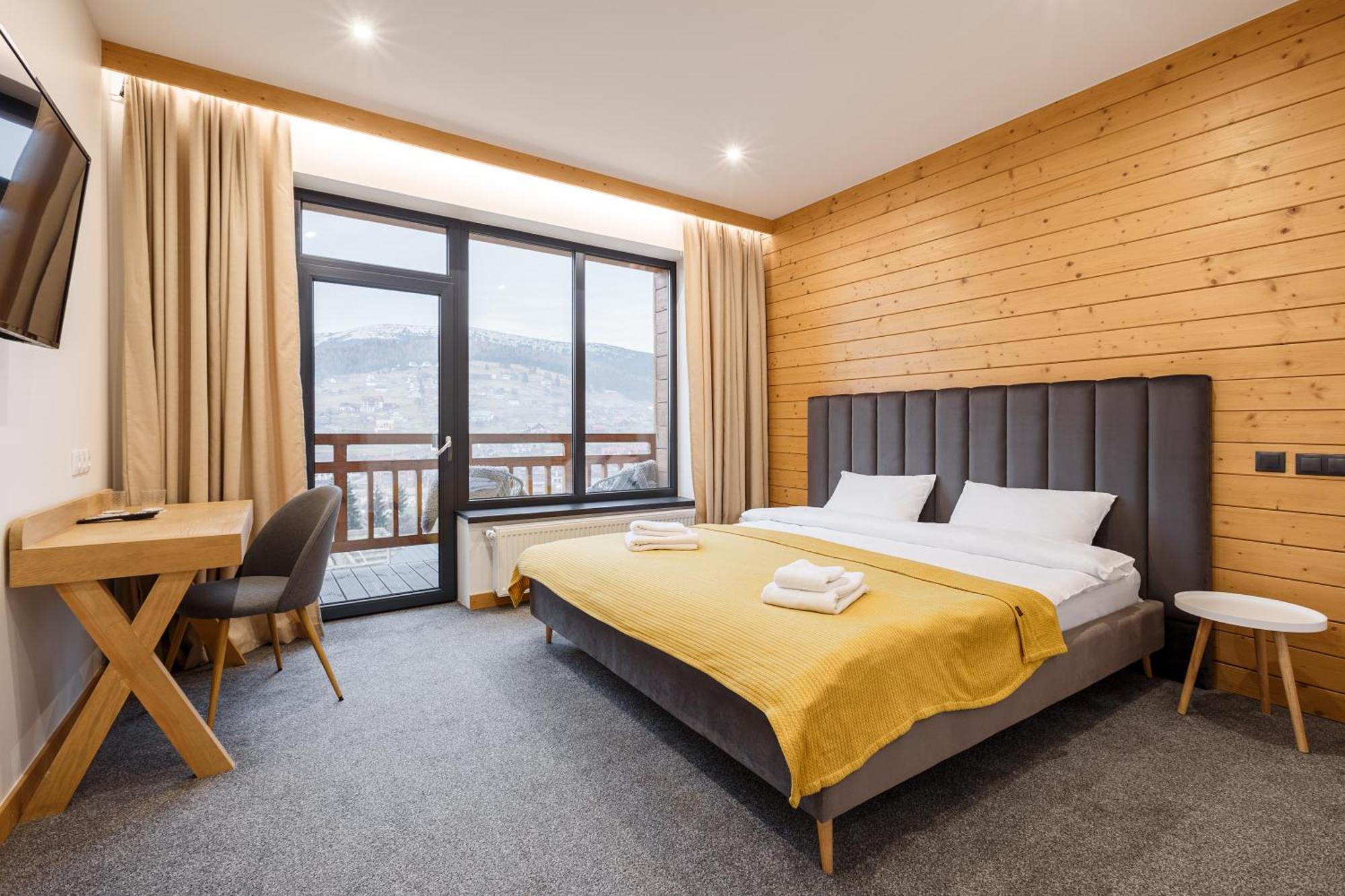 Double Room Mountain View