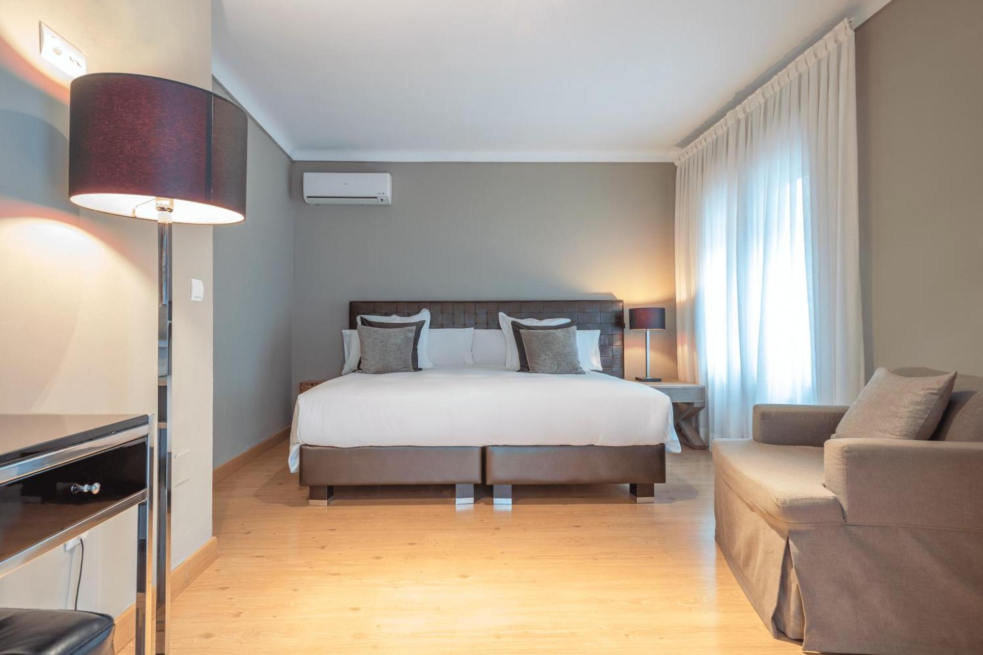 Superior King Room,1589178540:JPEG