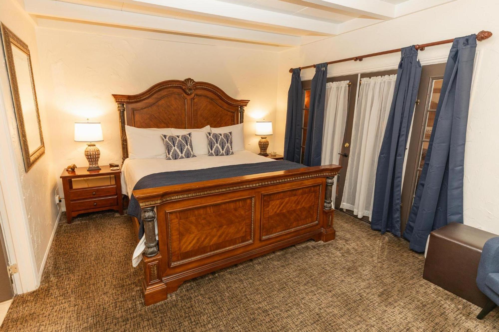 Deluxe King Suite