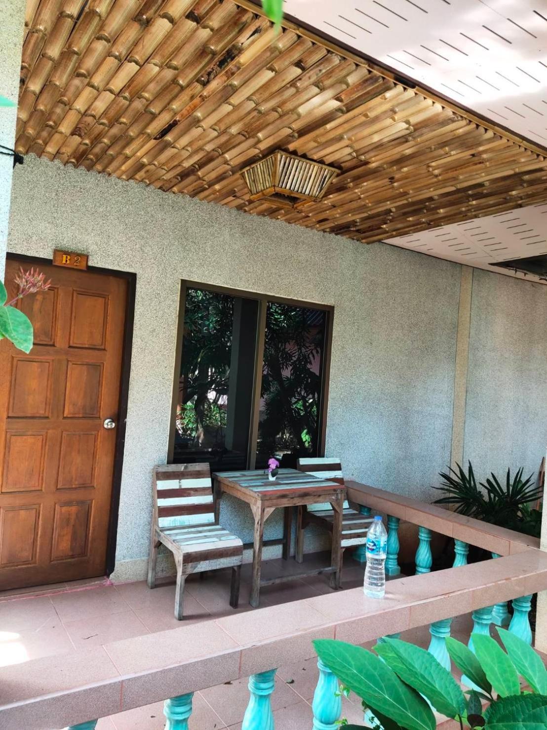 Bungalow Garden View