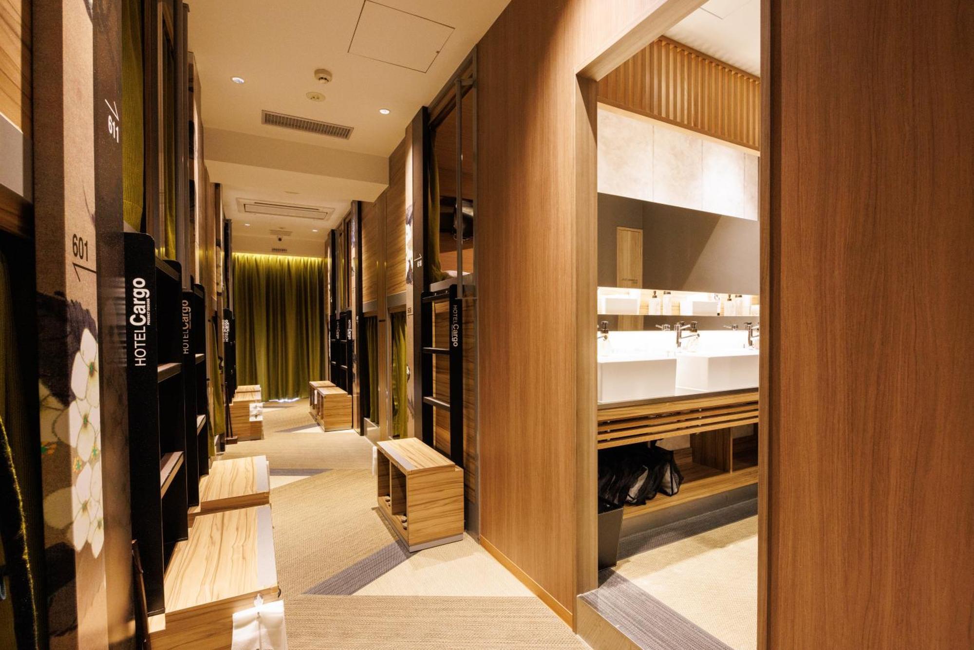 Capsule Room Male Only
